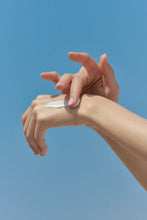 Load image into Gallery viewer, celimax Oil Control Light Sunscreen SPF50+ PA++++ 40ml