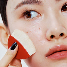 Load image into Gallery viewer, HERA Skin Tint Comfy Spreader SPF50/ PA++++ 15g