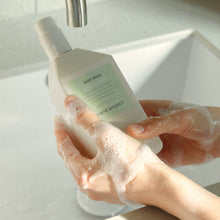 Load image into Gallery viewer, make p:rem b:and project Vegan Comfort Body Wash 450ml
