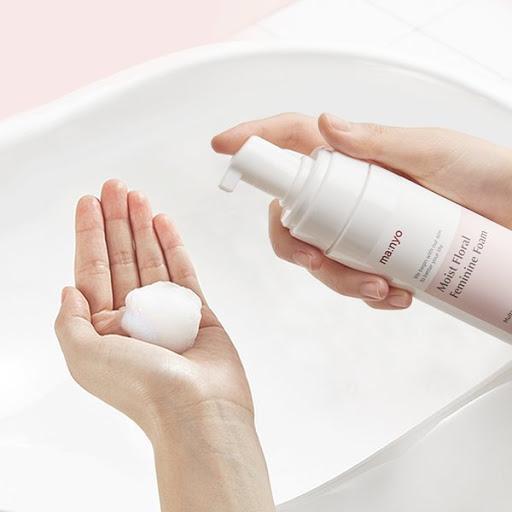 Manyo Factory Moist Floral Feminine Foam Cleanser Feminine Wash 150ml